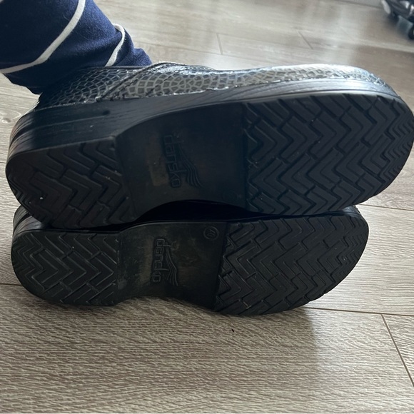 Dansko Women’s Professional Clogs Size 9.5 -10 , 40. Black and Silver Print. - Picture 7 of 7